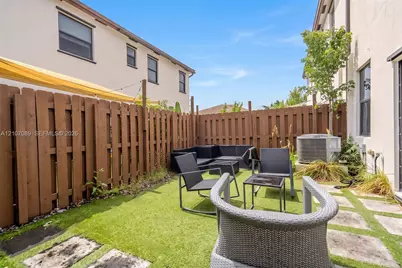 530 NE 207th St, Miami, FL 33179 - Photo 25