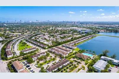 530 NE 207th St, Miami, FL 33179 - Photo 29