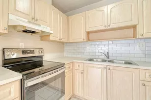 9520 SW 8th St, Miami, FL 33174 - Photo 9