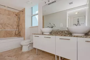 41 SE 5th St, Miami, FL 33131 - Photo 11