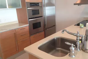 218 SE 14th St, Miami, FL 33131 - Photo 5