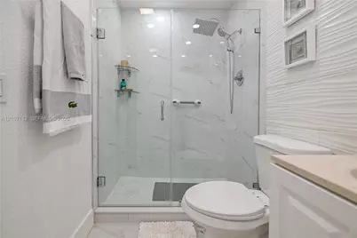 8115 W 8th Ct, Hialeah, FL 33014 - Photo 55