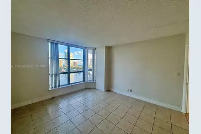 3600 Mystic Pointe Dr #1717, Aventura, FL 33180 - Photo 9