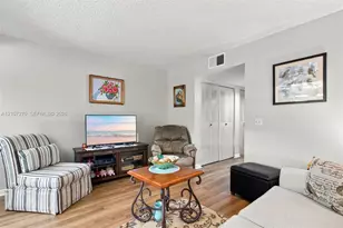 12501 SW 14th St, Pembroke Pines, FL 33027 - Photo 7