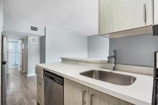 1135 8th St, Miami Beach, FL 33139 - Photo 13