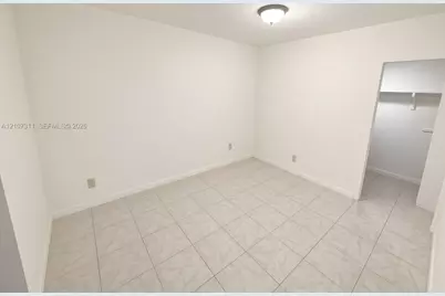 315 NW 32nd St #323, Oakland Park, FL 33309 - Photo 3