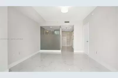 92 SW 3rd St #1803, Miami, FL 33130 - Photo 7