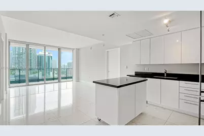 92 SW 3rd St #1803, Miami, FL 33130 - Photo 5
