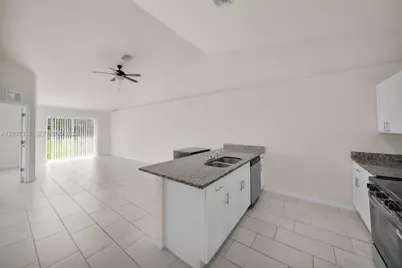 523 SE 8th St #523, Cape Coral, FL 33990 - Photo 3