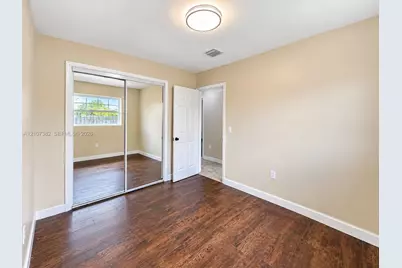 859 Caroline Cir, Palm Beach, FL 33413 - Photo 15