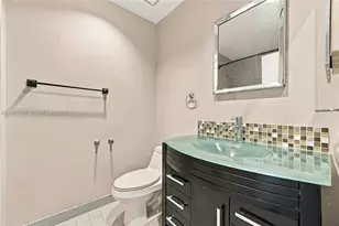650 NE 195th St, Miami, FL 33179 - Photo 15