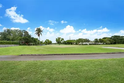 9840 SW 104th St, Miami, FL 33176 - Photo 25