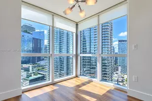 55 SE 6th St, Miami, FL 33131 - Photo 5