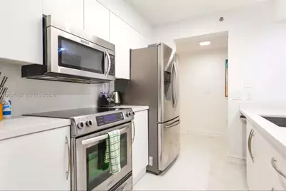 1200 Brickell Bay Dr #2901, Miami, FL 33131 - Photo 3
