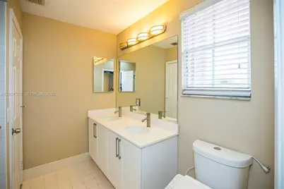 1593 SW 189th Ave, Pembroke Pines, FL 33029 - Photo 19