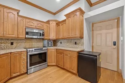 9124 NW 147th Ter, Miami Lakes, FL 33018 - Photo 15