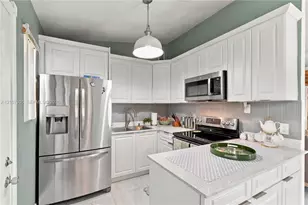 380 NE 173rd St, North Miami Beach, FL 33162 - Photo 3