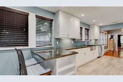 1676 SW 11th St, Miami, FL 33135 - Photo 11
