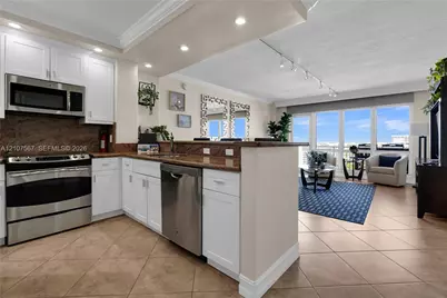 133 N Pompano Beach Blvd #PH-6, Pompano Beach, FL 33062 - Photo 7