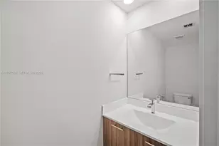 10270 NW 66th St, Doral, FL 33178 - Photo 5