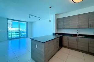7525 E Treasure Dr, North Bay Village, FL 33141 - Photo 1