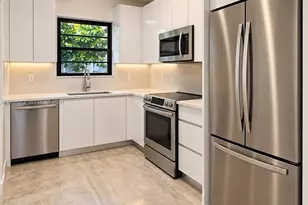 520 NE 111th St, Miami, FL 33161 - Photo 9