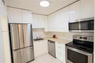 701 NE 1st Ct, Hallandale Beach, FL 33009 - Photo 7