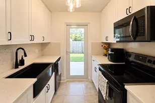 9760 Jamaica Dr, Cutler Bay, FL 33189 - Photo 11