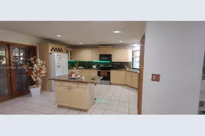 13915 SW 14 St, Miami, FL 33184 - Photo 7