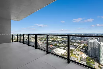 20 NE 11th #5201, Miami, FL 33132 - Photo 11
