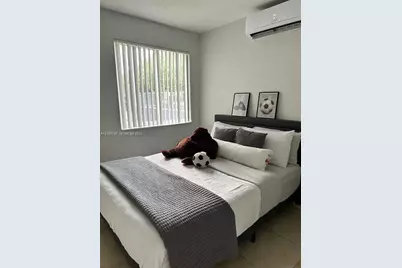 585 SW 11th St #1, Miami, FL 33129 - Photo 17