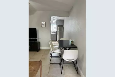 585 SW 11th St #1, Miami, FL 33129 - Photo 5