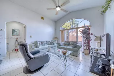 15739 SW 85th St, Miami, FL 33193 - Photo 3