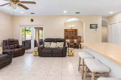16240 NW 91st Ct, Miami Lakes, FL 33018 - Photo 17