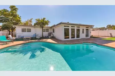 2565 NE 214th St #2565, Miami, FL 33180 - Photo 1