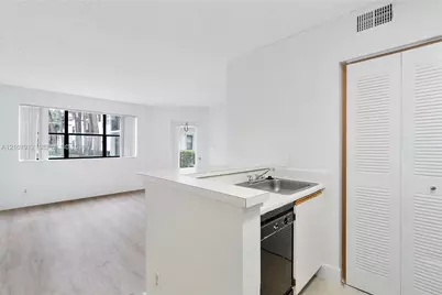 540 S Park Rd #112-9, Hollywood, FL 33021 - Photo 9
