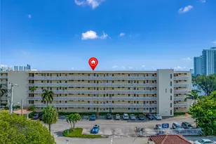 2910 Point E Dr, Aventura, FL 33160 - Photo 31