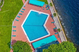 2910 Point E Dr, Aventura, FL 33160 - Photo 41