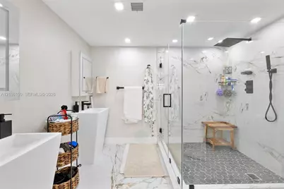 1000 Quayside Ter #709, Miami, FL 33138 - Photo 27