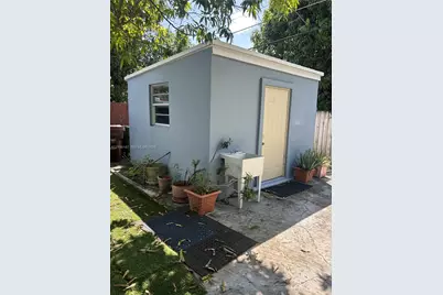682 W 37th St, Hialeah, FL 33012 - Photo 17