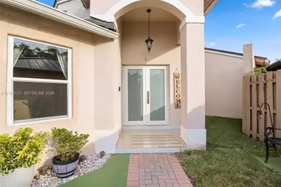 8070 SW 157th Pl, Miami, FL 33193 - Photo 3