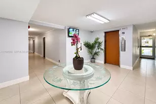 9350 Fontainebleau Blvd, Miami, FL 33172 - Photo 17