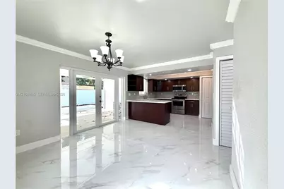 800 W 81st Pl, Hialeah, FL 33014 - Photo 9