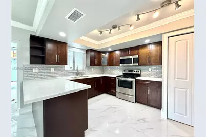 800 W 81st Pl, Hialeah, FL 33014 - Photo 11