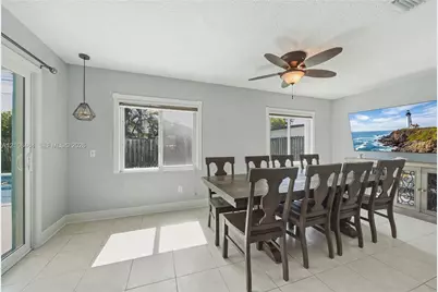 11460 NW 35th Pl, Sunrise, FL 33323 - Photo 9