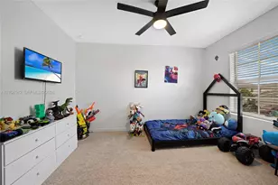 572 NE 6th Pl, Homestead, FL 33034 - Photo 5