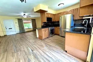 1124 NE 7th St, Hallandale Beach, FL 33009 - Photo 3