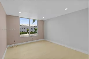 8201 NW 8th St, Miami, FL 33126 - Photo 17