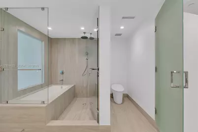 2411 Laguna Circle #2209+DEN, North Miami, FL 33181 - Photo 25
