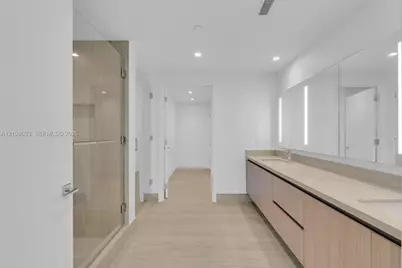 2411 Laguna Circle #2209+DEN, North Miami, FL 33181 - Photo 21